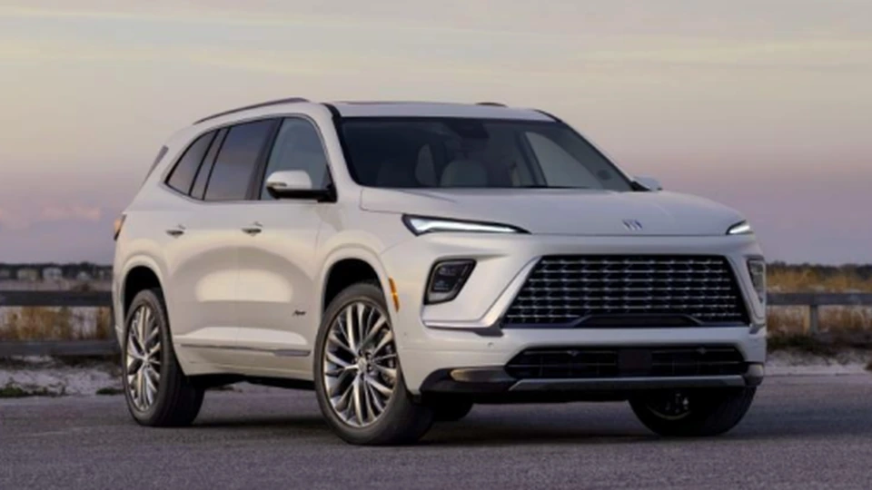 Buick Enclave Avenir 2027 blanca, vista frontal tres cuartos