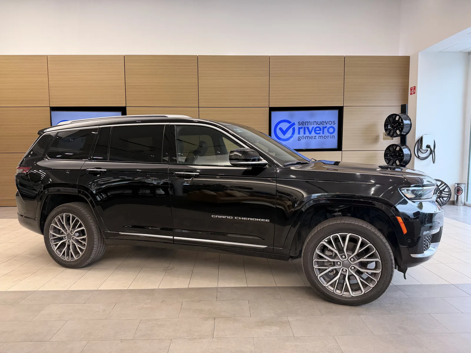 Jeep Grand Cherokee 2023 seminueva inventario 1127