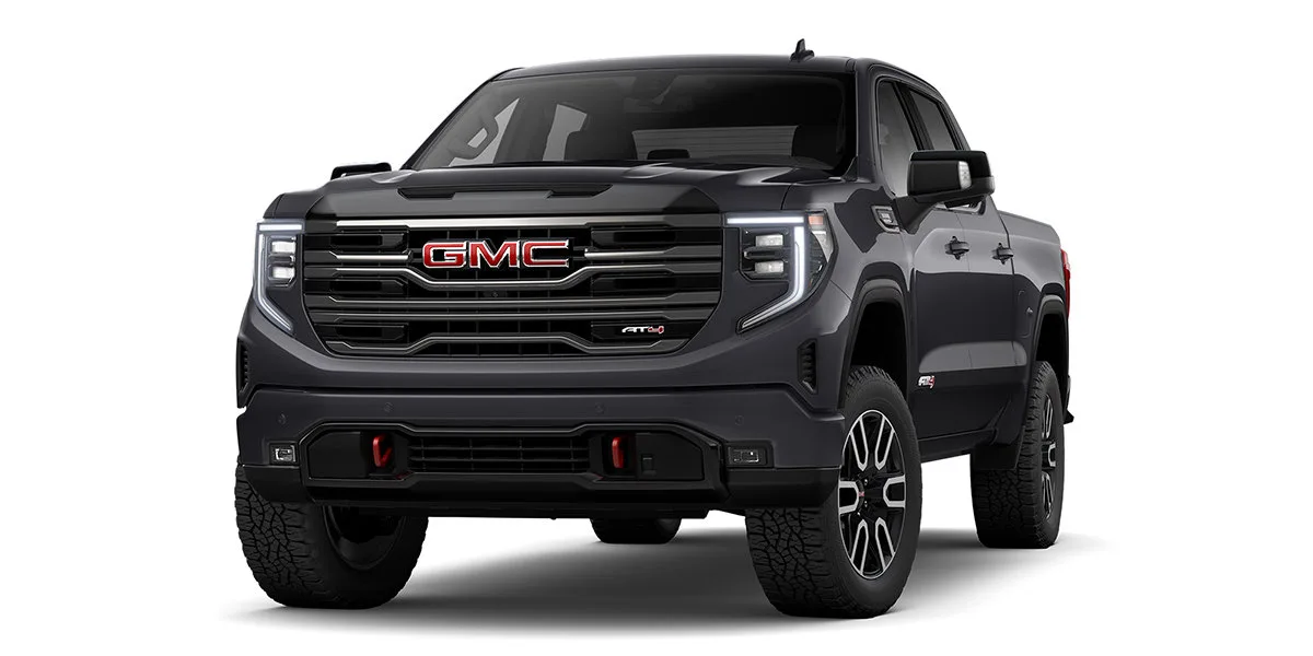 GMC Sierra AT4 2026 gris oscuro, vista frontal tres cuartos